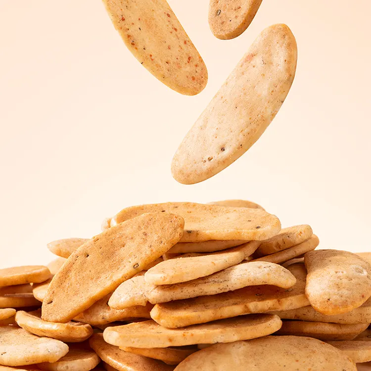 2,5 kg de rodajas de galleta de arroz con sésamo y sal fritas